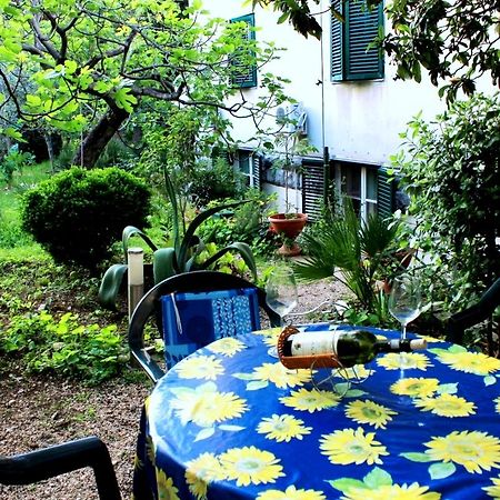 Guest House With Garden - Zuvan Split Bagian luar foto
