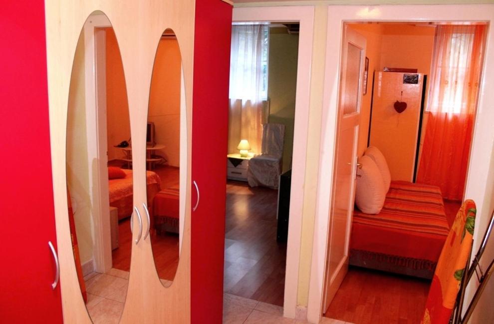Guest House With Garden - Zuvan Split Ruang foto