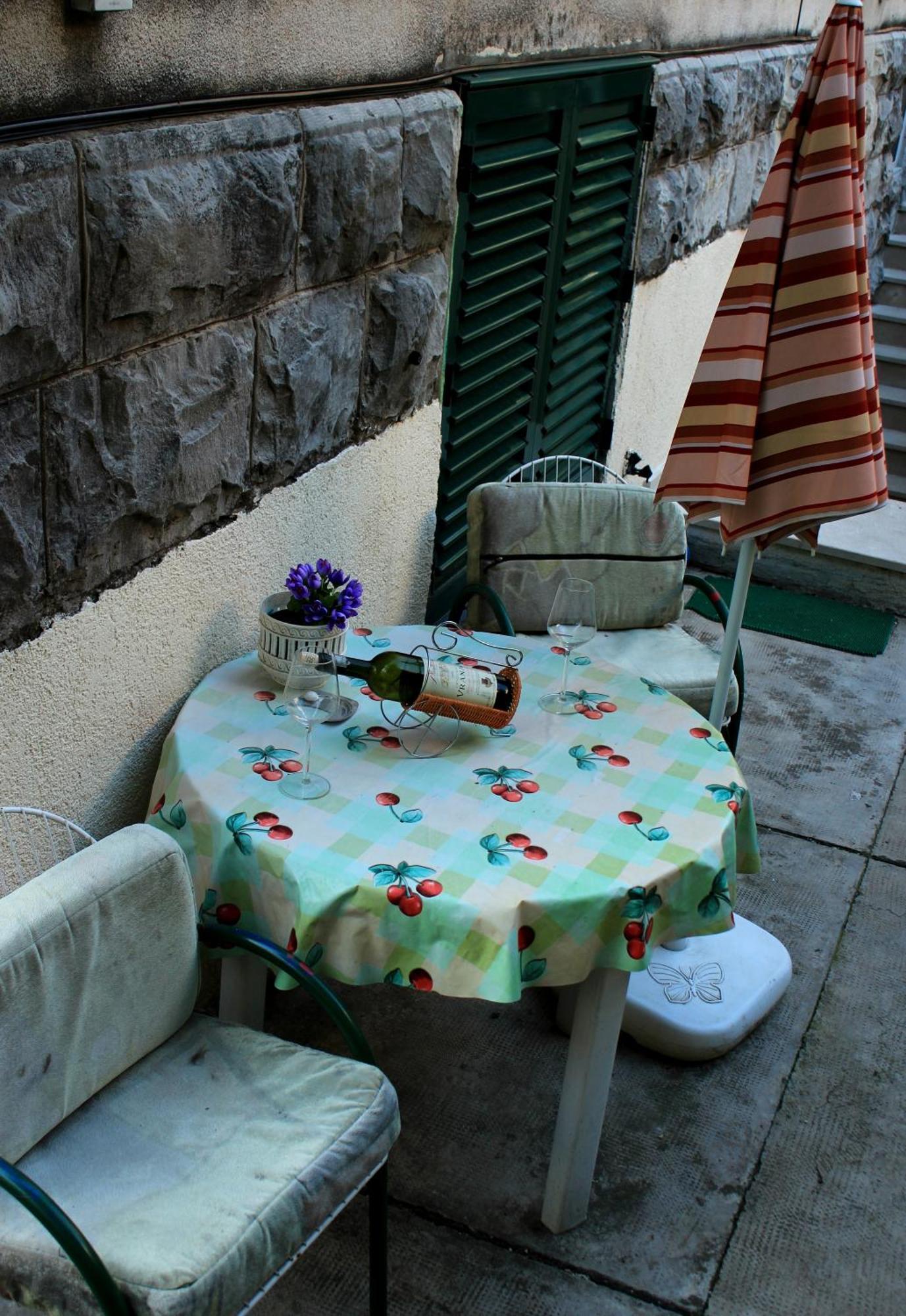 Guest House With Garden - Zuvan Split Ruang foto