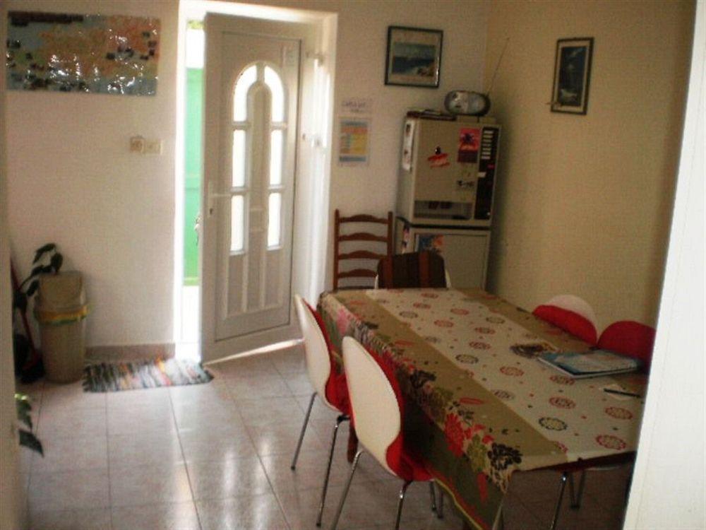 Guest House With Garden - Zuvan Split Bagian luar foto
