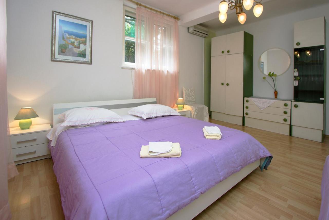 Guest House With Garden - Zuvan Split Bagian luar foto